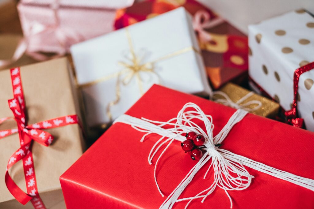 a box with a red ribbon and a white box with a red bow